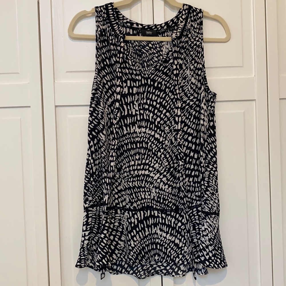 Mossimo Black & White Sleeveless Blouse